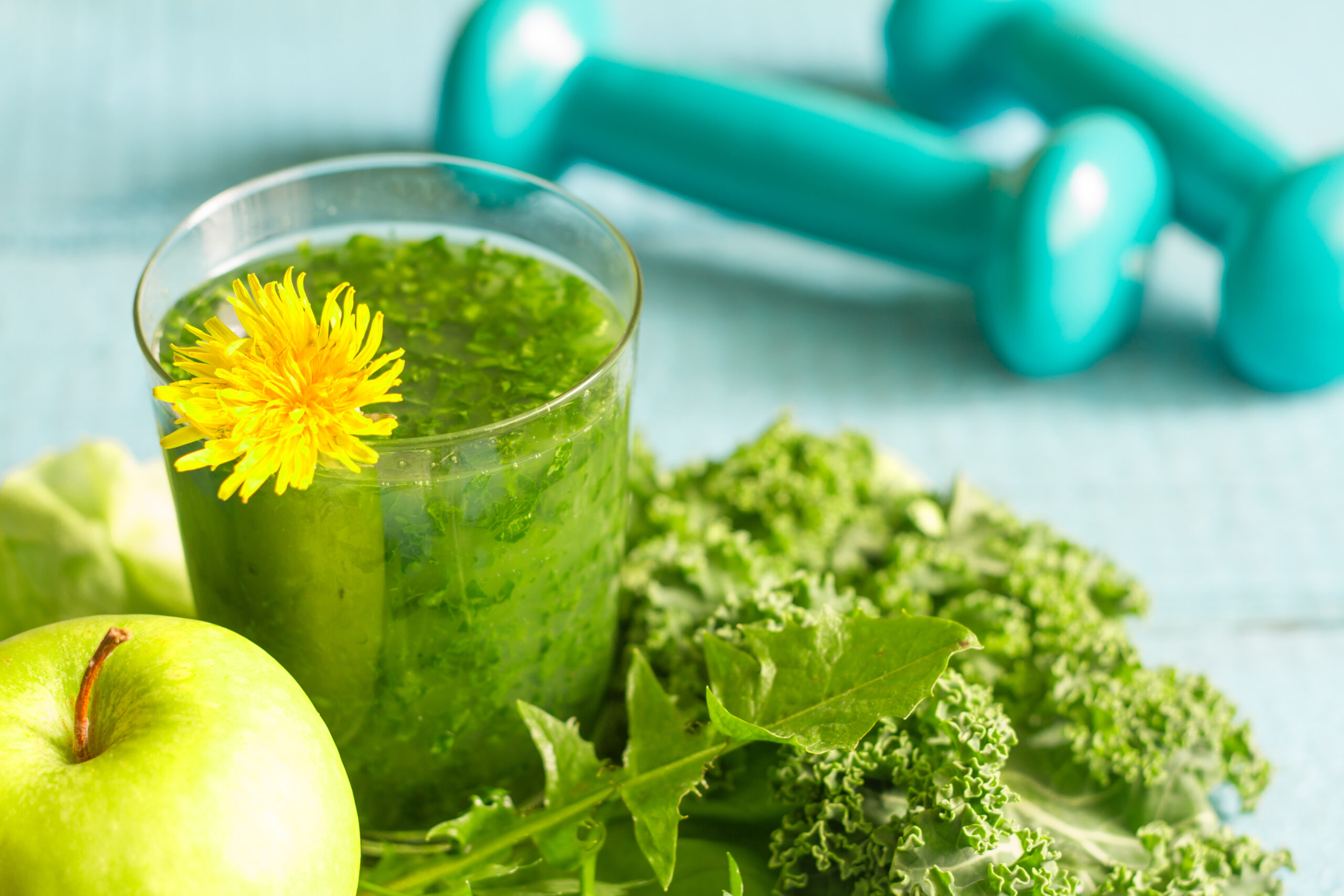 Green,Smoothie,With,Dandelion,Healthy,Lifestyle,Concept
