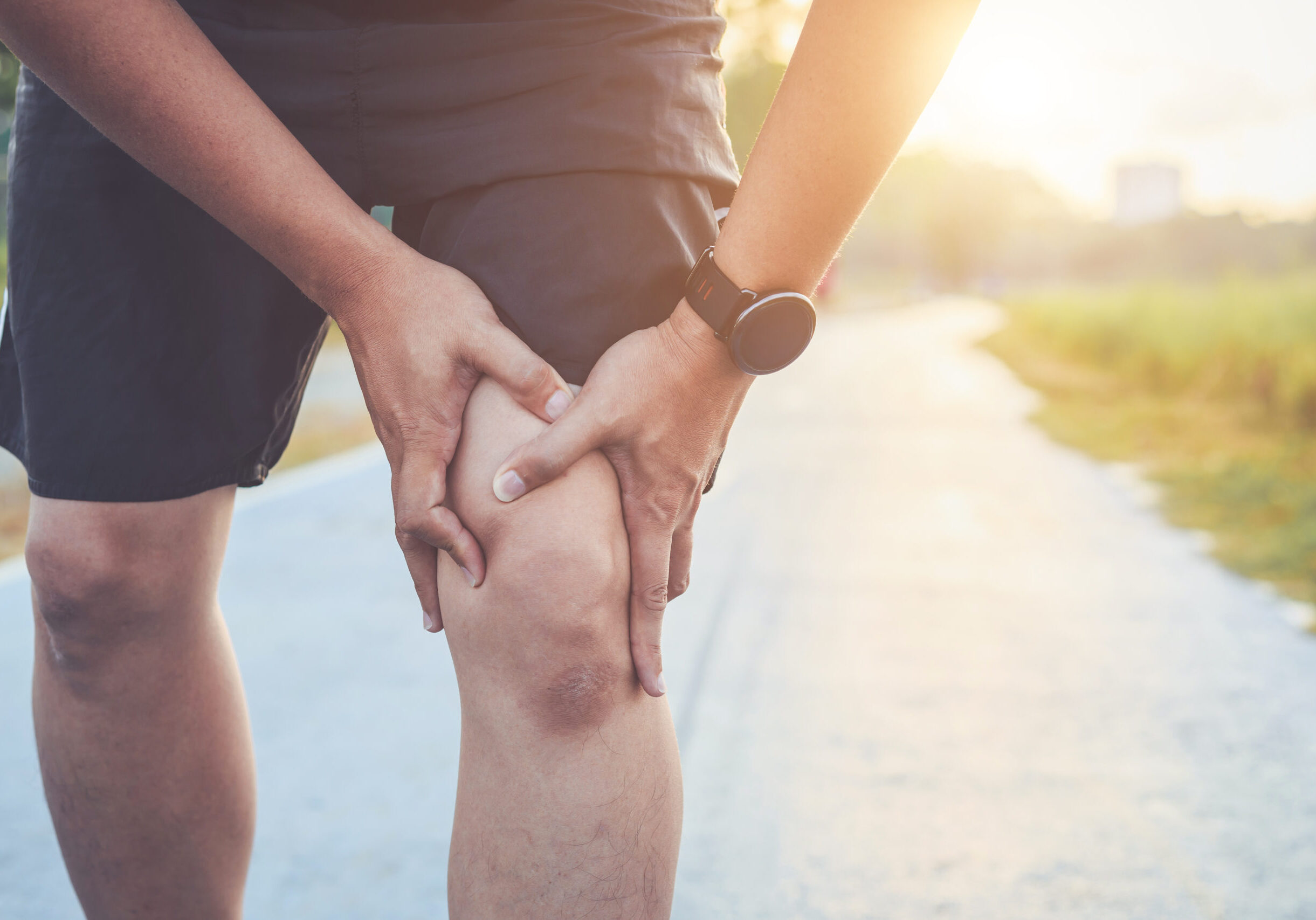 Injury,From,Workout,Concept,:,The,Asian,Man,Use,Hands