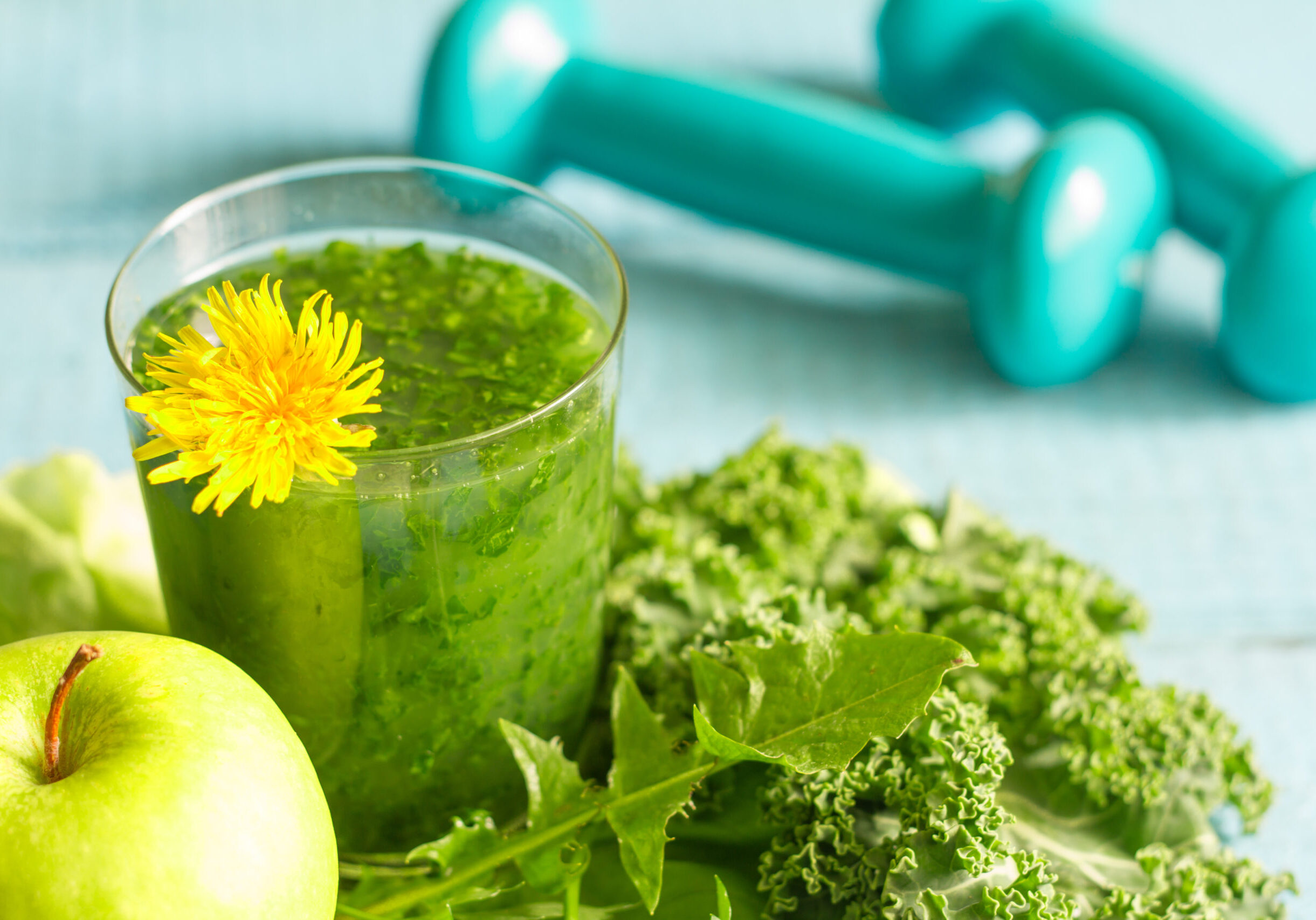 Green,Smoothie,With,Dandelion,Healthy,Lifestyle,Concept
